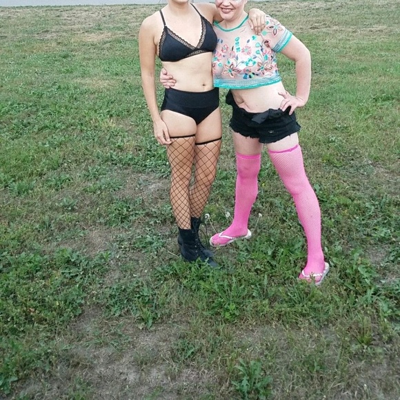 Sheer crop top - Picture 2 of 2